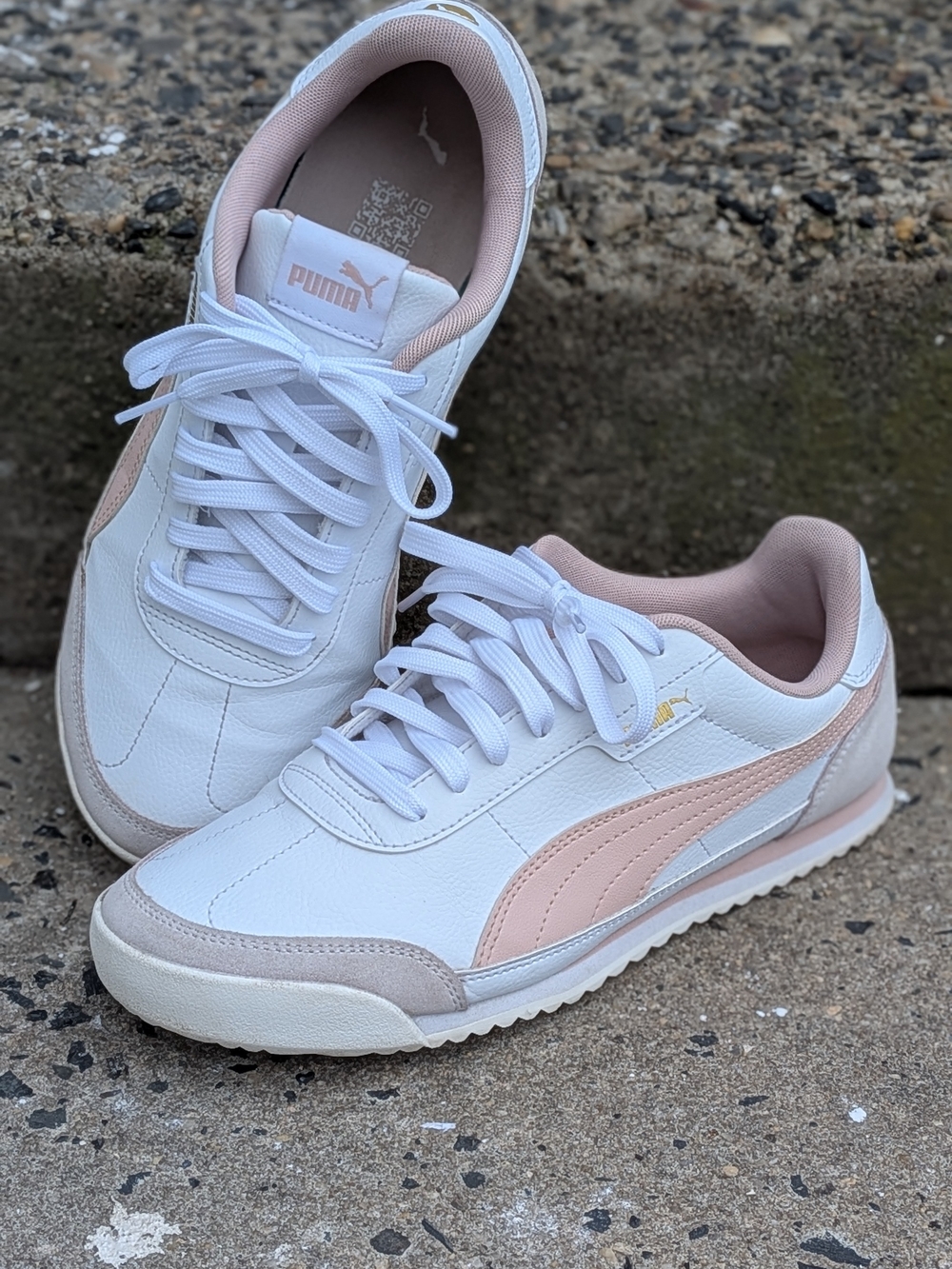 Puma Women’s White & Blush Classic Sneaker Size 9.5